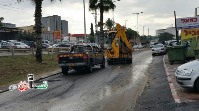 كفرقاسم : بعد توجه قسماوي نت للسيد نادر ابو عقل طواقم العمل تباشر بتنظيف الشارع مما افسده سائق شاحنة الزفته